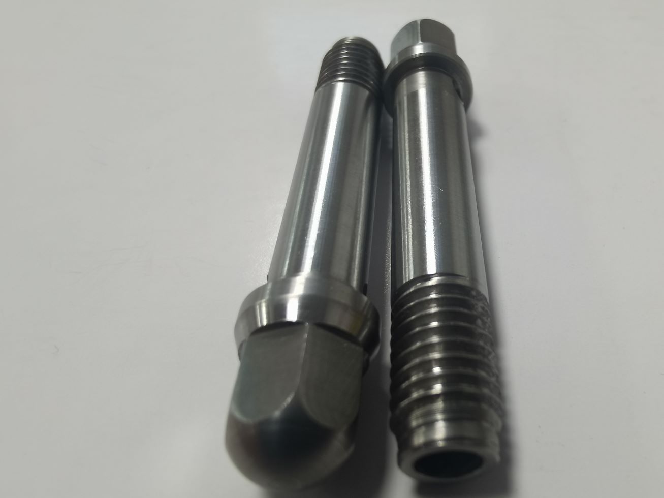 Positioning pin with side holes